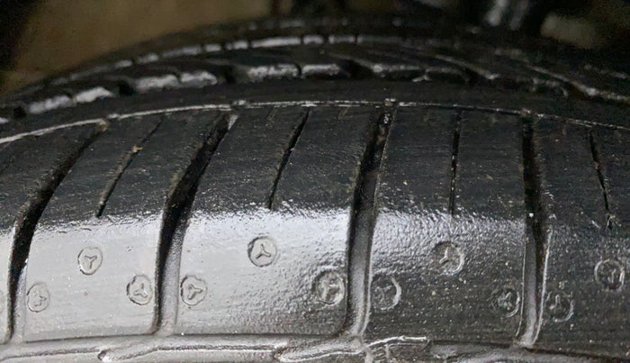 2021 Volkswagen Vento HIGHLINE PLUS 1.0L TSI AT, Petrol, Automatic, 9,771 km, Right Front Tyre Tread