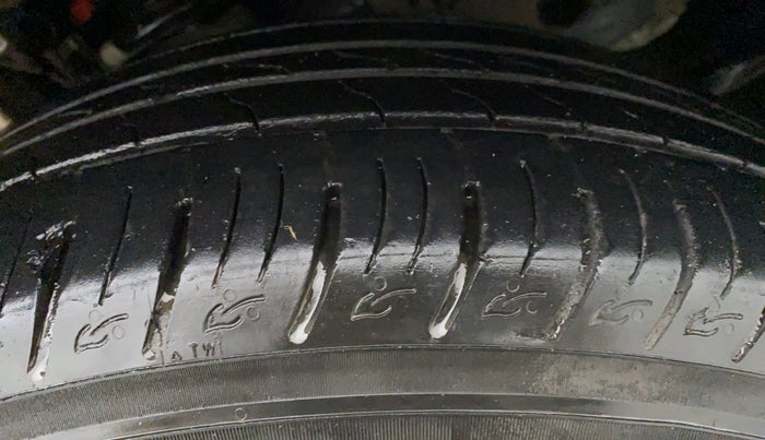 2019 Mahindra MARAZZO M6 8 STR, Diesel, Manual, 17,779 km, Left Front Tyre Tread