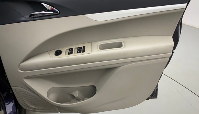 2019 Mahindra MARAZZO M6 8 STR, Diesel, Manual, 17,779 km, Driver Side Door Panels Control