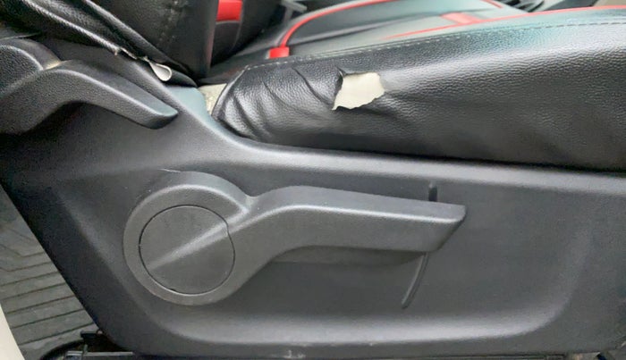 2019 Mahindra MARAZZO M6 8 STR, Diesel, Manual, 17,779 km, Driver Side Adjustment Panel
