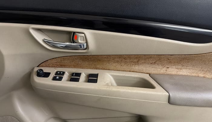 2015 Maruti Ciaz VXI+, Petrol, Manual, 92,577 km, Driver Side Door Panels Control