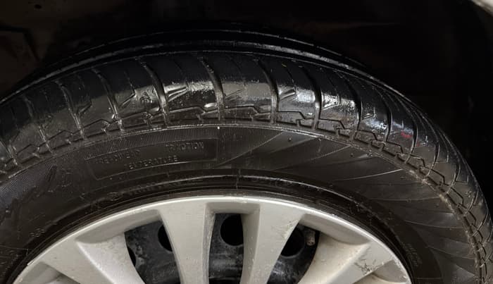2015 Maruti Ciaz VXI+, Petrol, Manual, 92,577 km, Left Front Tyre Tread