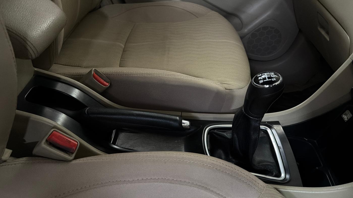 2015 Maruti Ciaz VXI+, Petrol, Manual, 92,577 km, Gear Lever