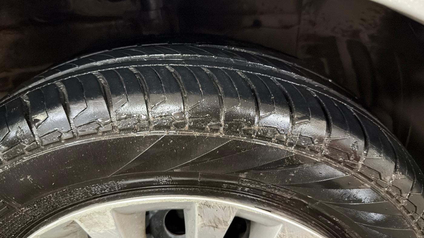 2015 Maruti Ciaz VXI+, Petrol, Manual, 92,577 km, Right Front Tyre Tread