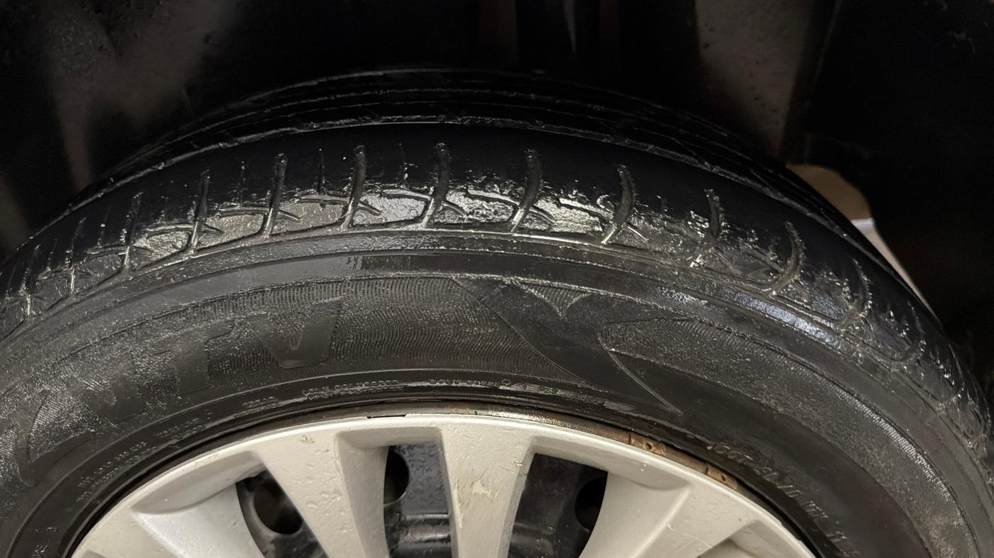 2015 Maruti Ciaz VXI+, Petrol, Manual, 92,577 km, Left Rear Tyre Tread