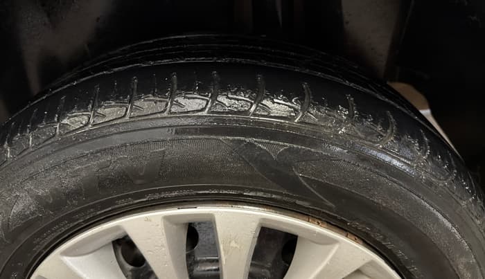 2015 Maruti Ciaz VXI+, Petrol, Manual, 92,577 km, Left Rear Tyre Tread