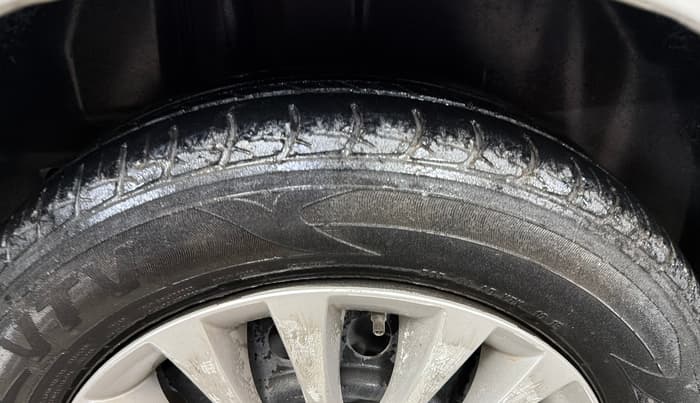 2015 Maruti Ciaz VXI+, Petrol, Manual, 92,577 km, Right Rear Tyre Tread