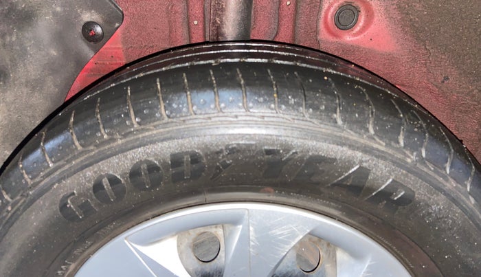 2017 Hyundai Elite i20 MAGNA EXECUTIVE 1.2, Petrol, Manual, 33,349 km, Right Rear Tyre Tread