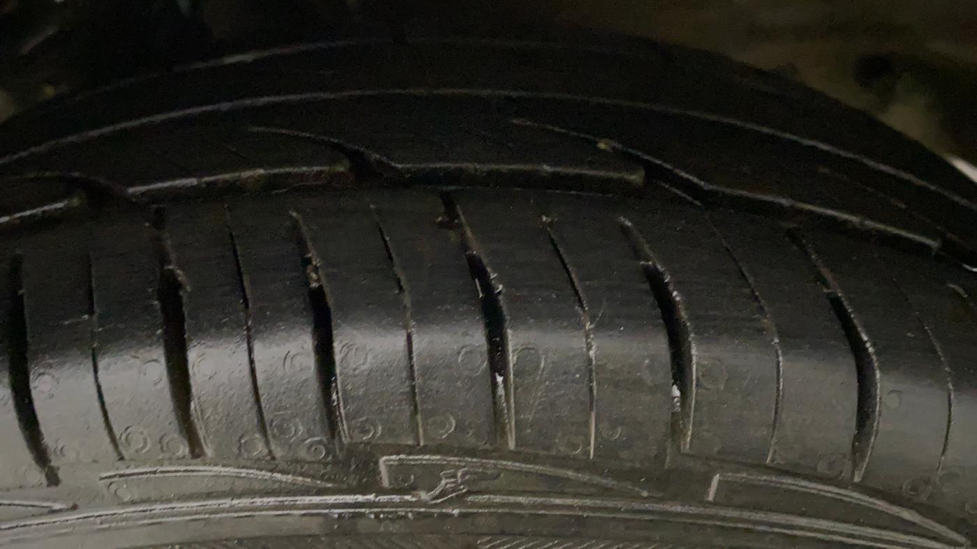 2017 Maruti Alto 800 LXI CNG, CNG, Manual, 45,229 km, Left Front Tyre Tread