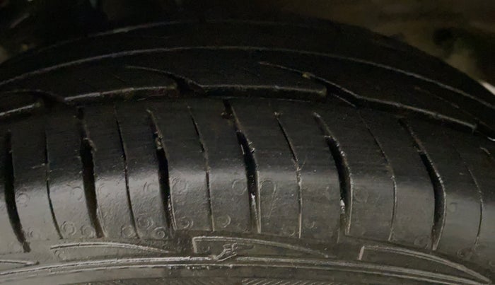 2017 Maruti Alto 800 LXI CNG, CNG, Manual, 45,229 km, Left Front Tyre Tread