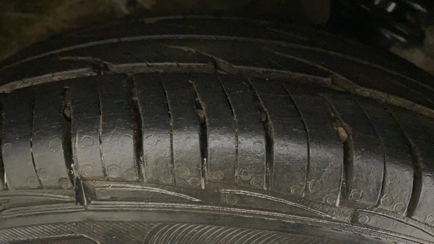 2017 Maruti Alto 800 LXI CNG, CNG, Manual, 45,229 km, Right Rear Tyre Tread
