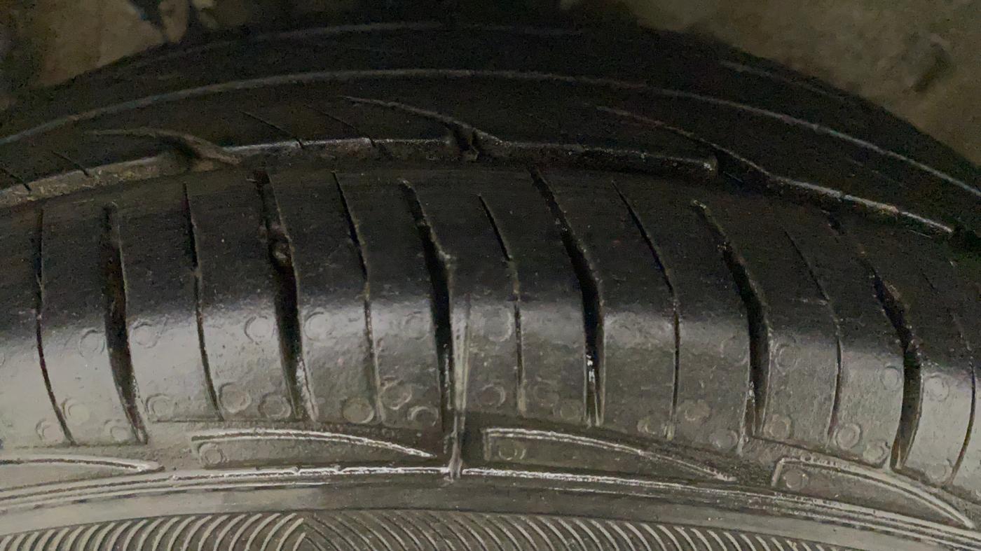 2017 Maruti Alto 800 LXI CNG, CNG, Manual, 45,229 km, Right Front Tyre Tread