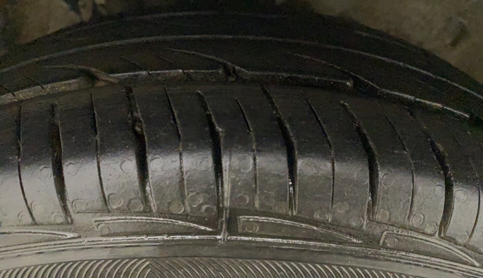 2017 Maruti Alto 800 LXI CNG, CNG, Manual, 45,229 km, Right Front Tyre Tread