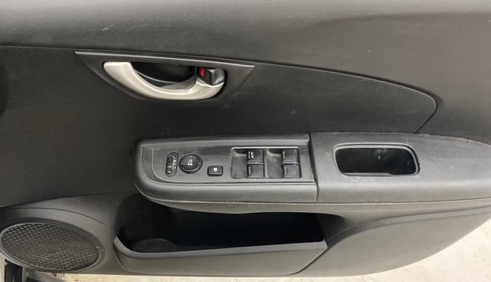 2017 Honda BR-V 1.5L I-VTEC S, Petrol, Manual, 70,850 km, Driver Side Door Panels Control