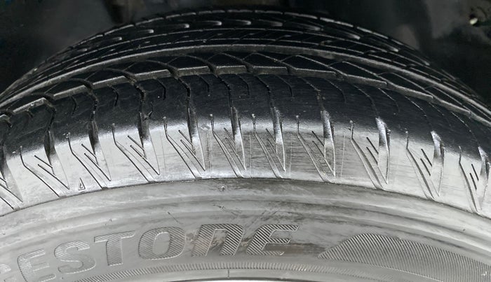 2021 Tata Safari XTA + 2.0 KRYOTEC, Diesel, Automatic, 10,659 km, Right Front Tyre Tread