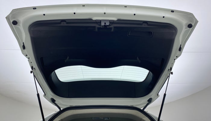 2021 Tata Safari XTA + 2.0 KRYOTEC, Diesel, Automatic, 10,659 km, Boot Door Open