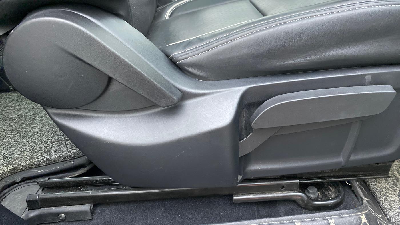 2021 Tata Safari XTA + 2.0 KRYOTEC, Diesel, Automatic, 10,659 km, Driver Side Adjustment Panel
