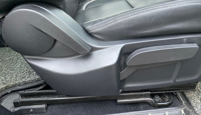 2021 Tata Safari XTA + 2.0 KRYOTEC, Diesel, Automatic, 10,659 km, Driver Side Adjustment Panel