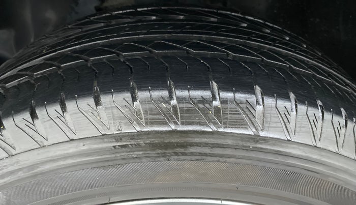 2021 Tata Safari XTA + 2.0 KRYOTEC, Diesel, Automatic, 10,659 km, Left Front Tyre Tread
