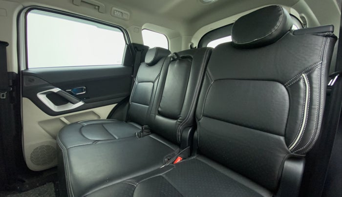 2021 Tata Safari XTA + 2.0 KRYOTEC, Diesel, Automatic, 10,659 km, Right Side Rear Door Cabin