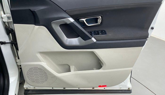 2021 Tata Safari XTA + 2.0 KRYOTEC, Diesel, Automatic, 10,659 km, Driver Side Door Panels Control