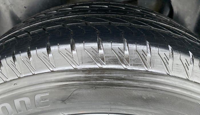 2021 Tata Safari XTA + 2.0 KRYOTEC, Diesel, Automatic, 10,659 km, Right Rear Tyre Tread