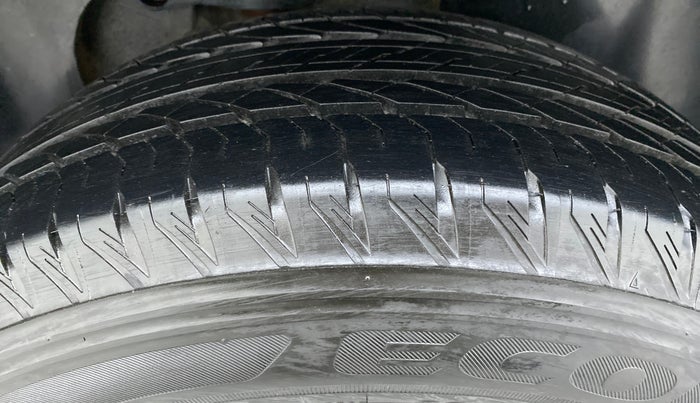 2021 Tata Safari XTA + 2.0 KRYOTEC, Diesel, Automatic, 10,659 km, Left Rear Tyre Tread