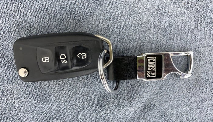 2019 Tata NEXON XM 1.2, Petrol, Manual, 35,931 km, Key Close Up