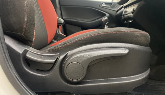 2018 Hyundai Elite i20 ASTA 1.4 CRDI DUAL TONE, Diesel, Manual, 79,002 km, Driver Side Adjustment Panel