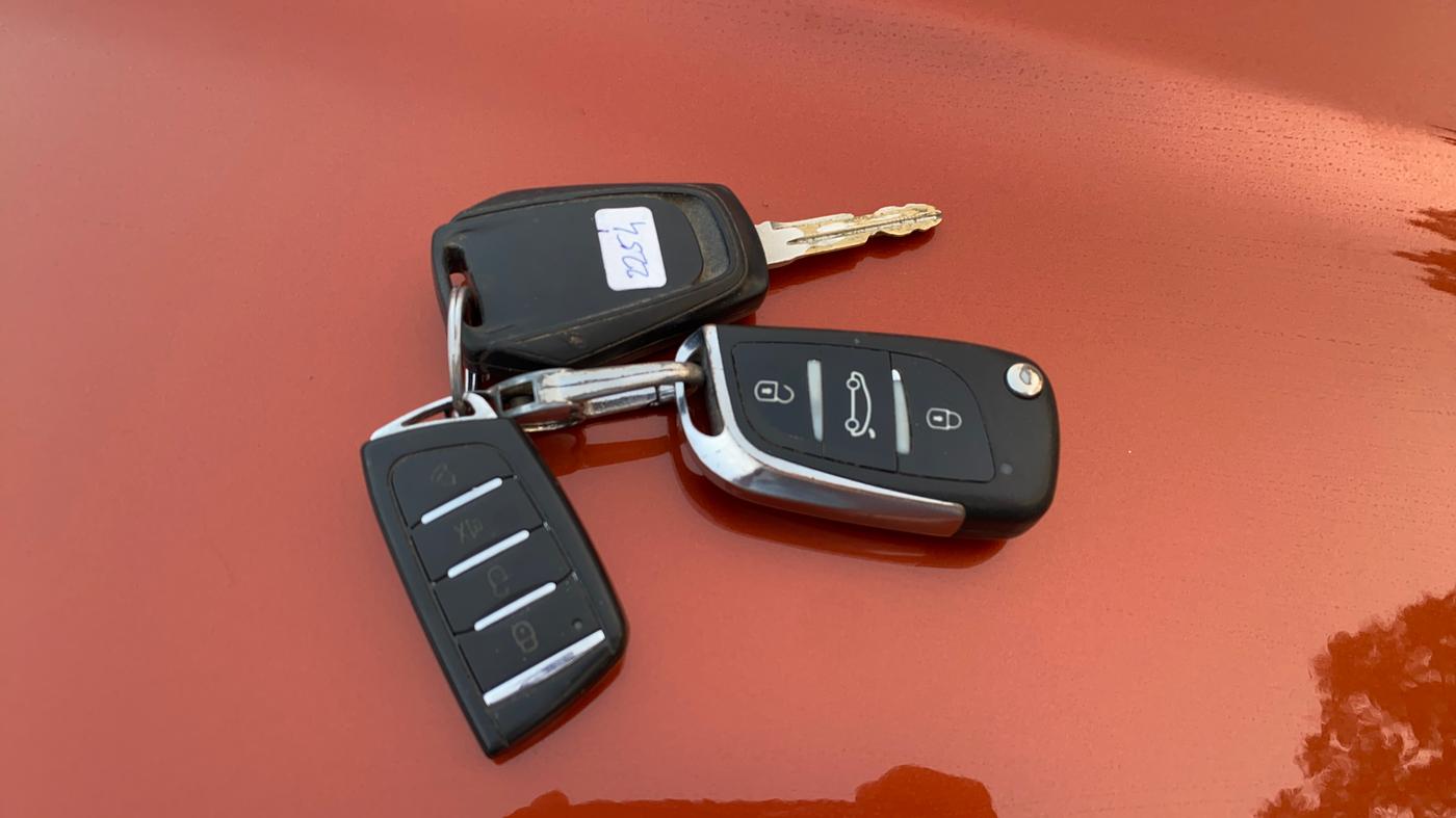 2017 Mahindra KUV 100 NXT K4+ D 6 STR, Diesel, Manual, 1,30,835 km, Key Close Up