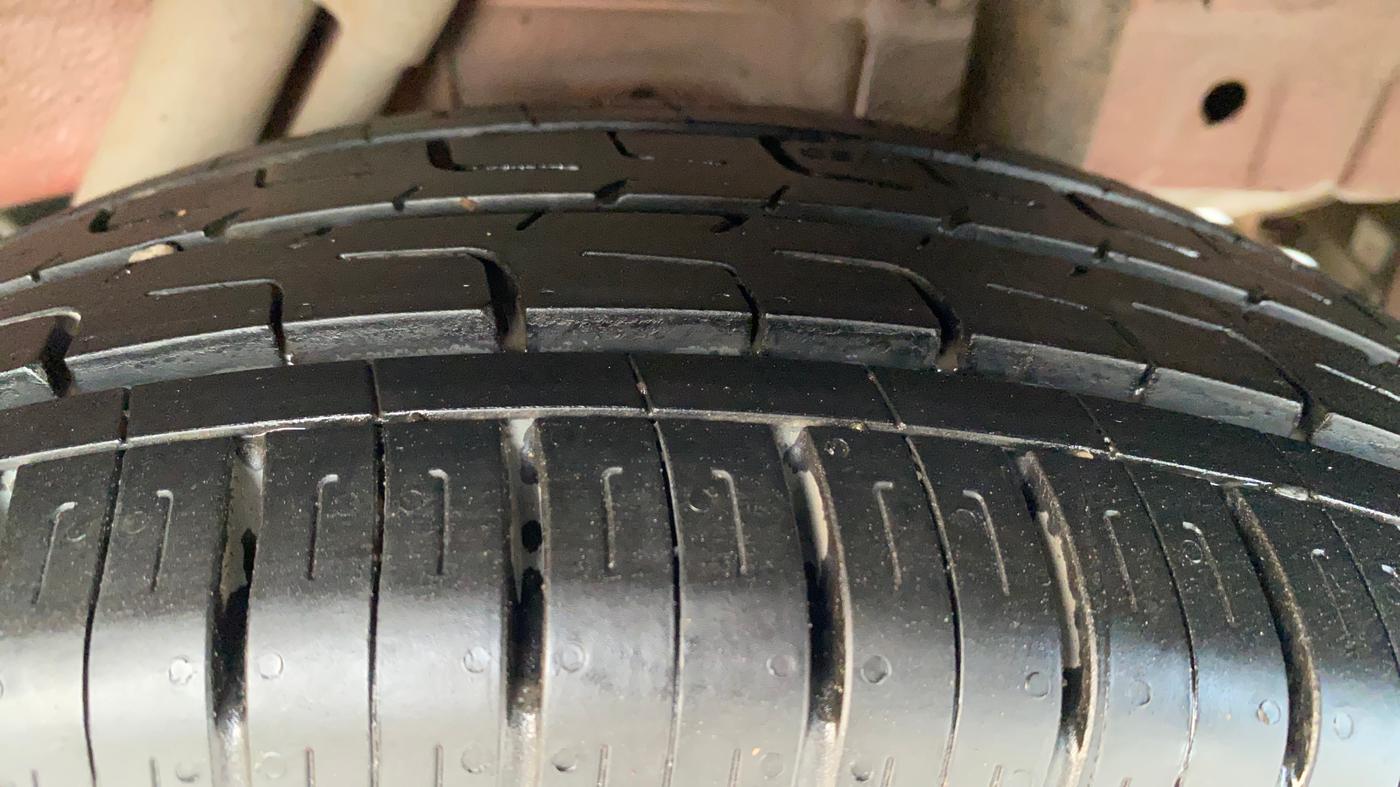 2017 Mahindra KUV 100 NXT K4+ D 6 STR, Diesel, Manual, 1,30,835 km, Left Rear Tyre Tread