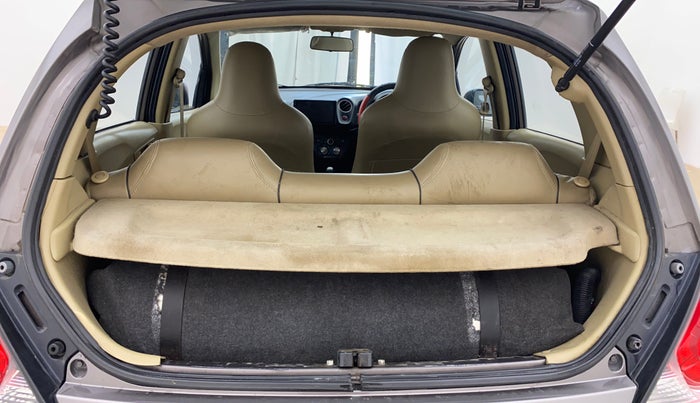 2016 Honda Brio S MT, CNG, Manual, 1,05,546 km, Boot Inside