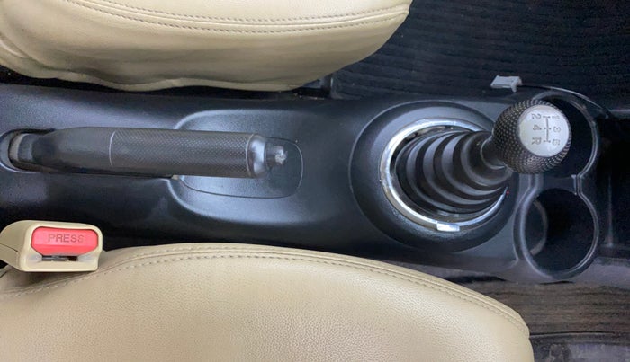 2016 Honda Brio S MT, CNG, Manual, 1,05,546 km, Gear Lever