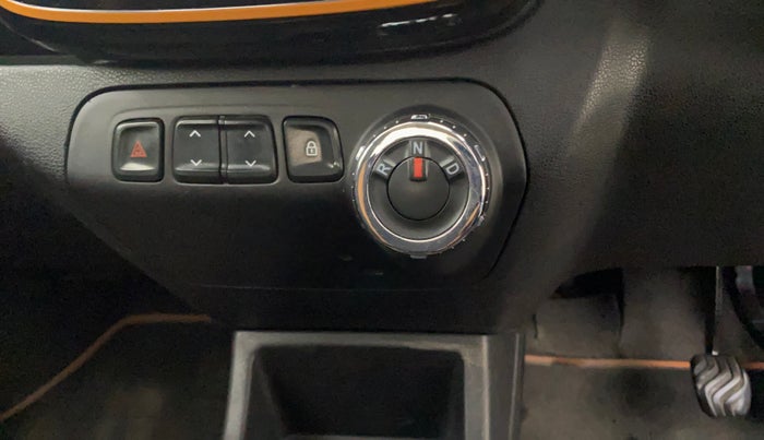 2017 Renault Kwid CLIMBER 1.0 AMT, Petrol, Automatic, 54,483 km, Gear Lever