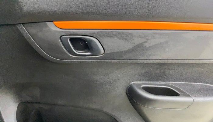 2017 Renault Kwid CLIMBER 1.0 AMT, Petrol, Automatic, 54,483 km, Driver Side Door Panels Control