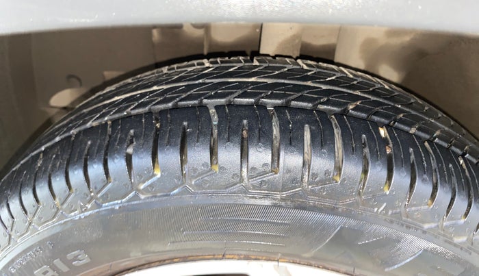 2017 Renault Kwid CLIMBER 1.0 AMT, Petrol, Automatic, 54,483 km, Left Front Tyre Tread