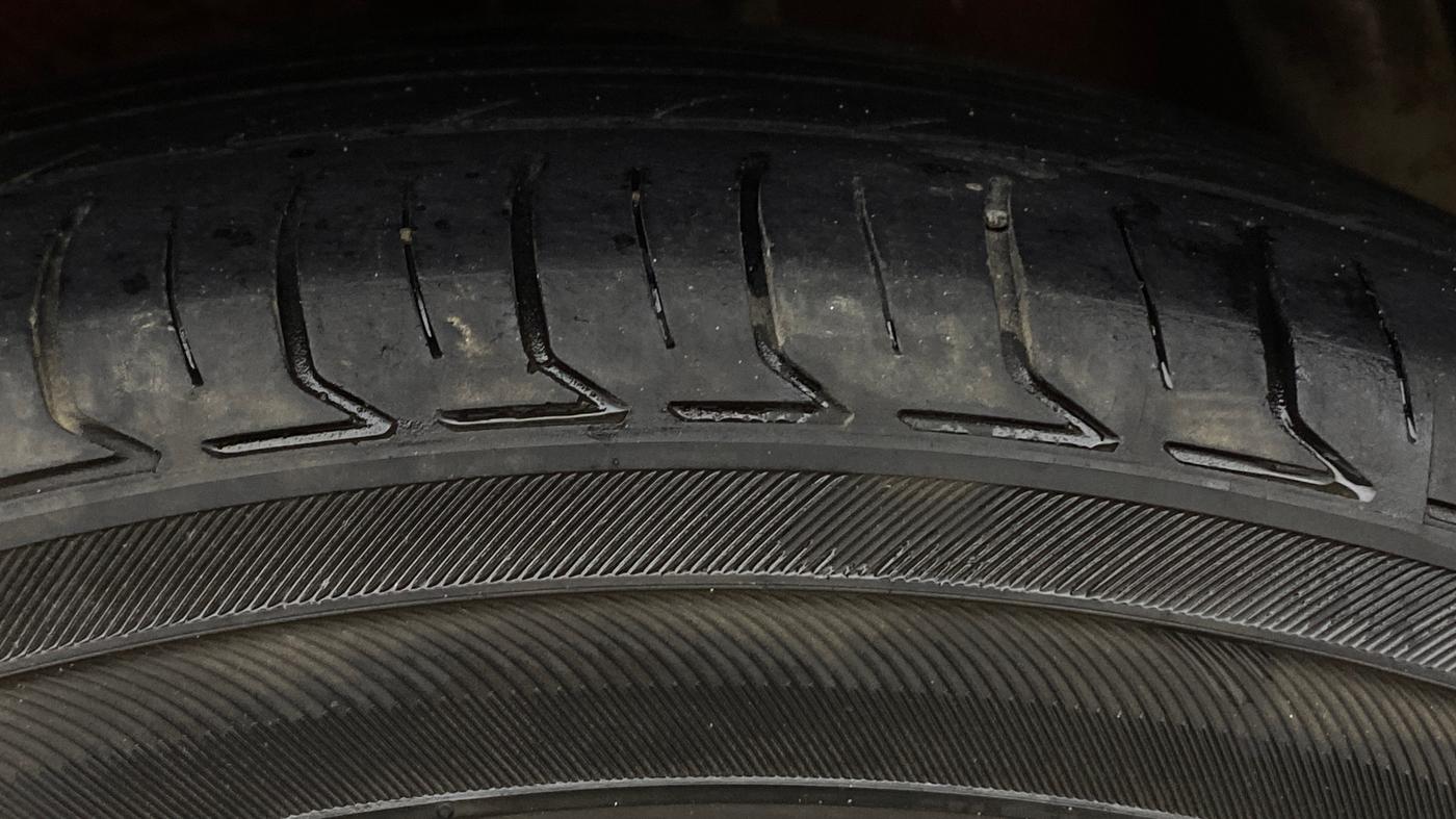2016 Maruti Celerio VXI AMT, Petrol, Automatic, 1,27,674 km, Left Rear Tyre Tread