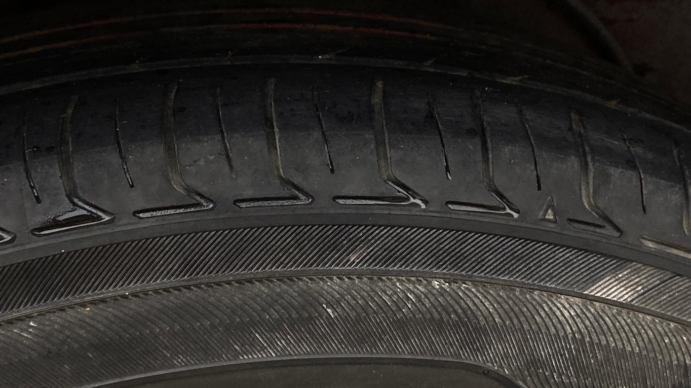 2016 Maruti Celerio VXI AMT, Petrol, Automatic, 1,27,674 km, Right Rear Tyre Tread