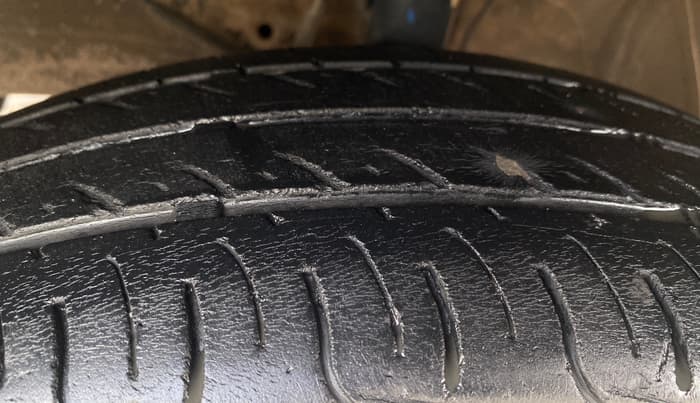 2020 Maruti Swift VXI, Petrol, Manual, 83,217 km, Left Front Tyre Tread