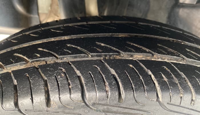 2020 Maruti Swift VXI, Petrol, Manual, 83,217 km, Right Rear Tyre Tread