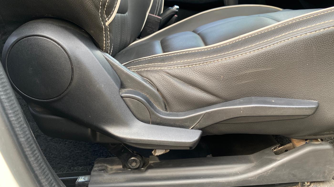2020 Maruti Swift VXI, Petrol, Manual, 83,217 km, Driver Side Adjustment Panel