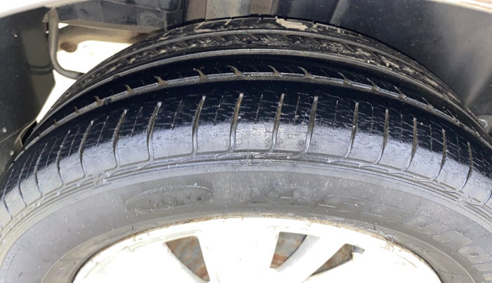 2015 Maruti Swift ZXI, Petrol, Manual, 82,813 km, Right Rear Tyre Tread