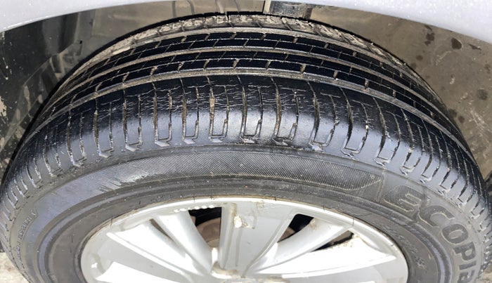 2015 Maruti Swift ZXI, Petrol, Manual, 82,813 km, Left Front Tyre Tread
