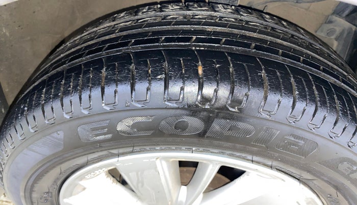 2015 Maruti Swift ZXI, Petrol, Manual, 82,813 km, Right Front Tyre Tread