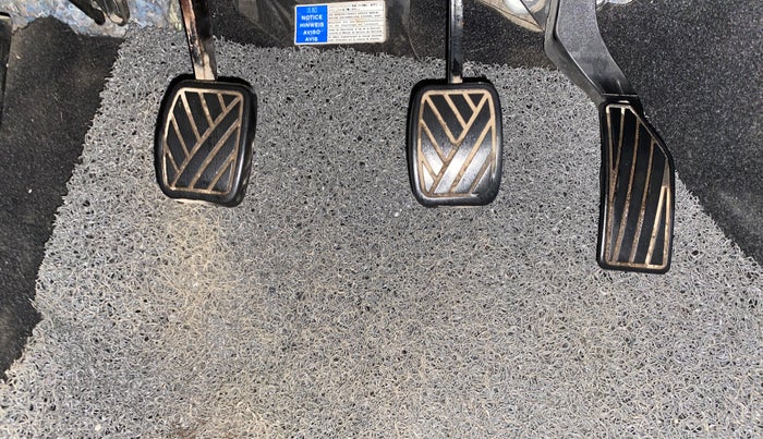 2015 Maruti Swift ZXI, Petrol, Manual, 82,813 km, Pedals