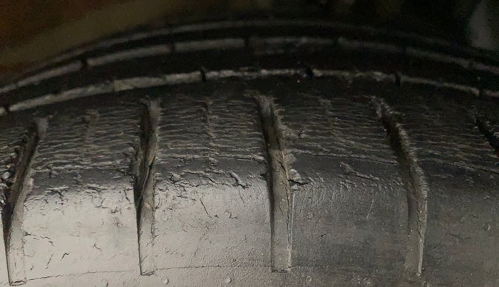 2016 Maruti Baleno DELTA CVT PETROL 1.2, Petrol, Automatic, 69,182 km, Right Front Tyre Tread