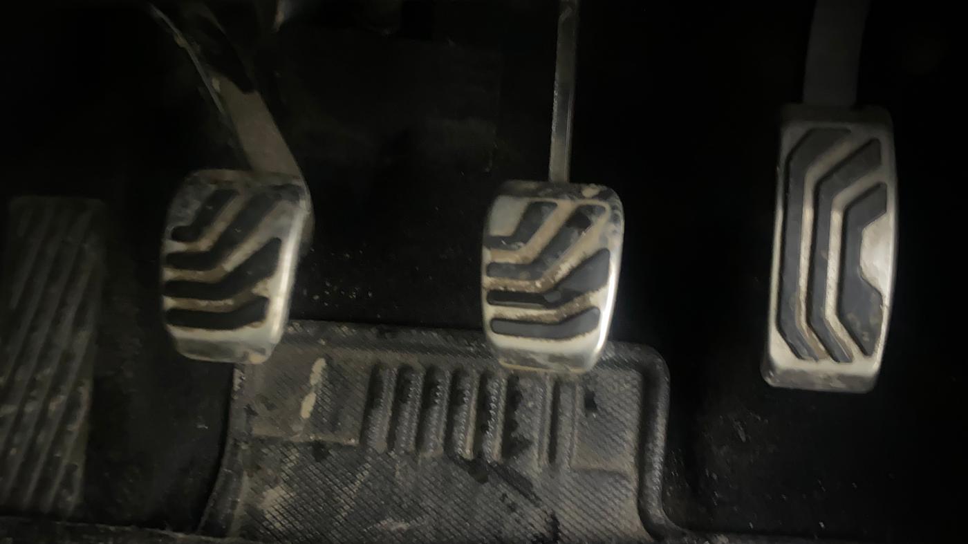 2022 Mahindra XUV700 AX 7 D MT 7 STR, Diesel, Manual, 71,632 km, Pedals