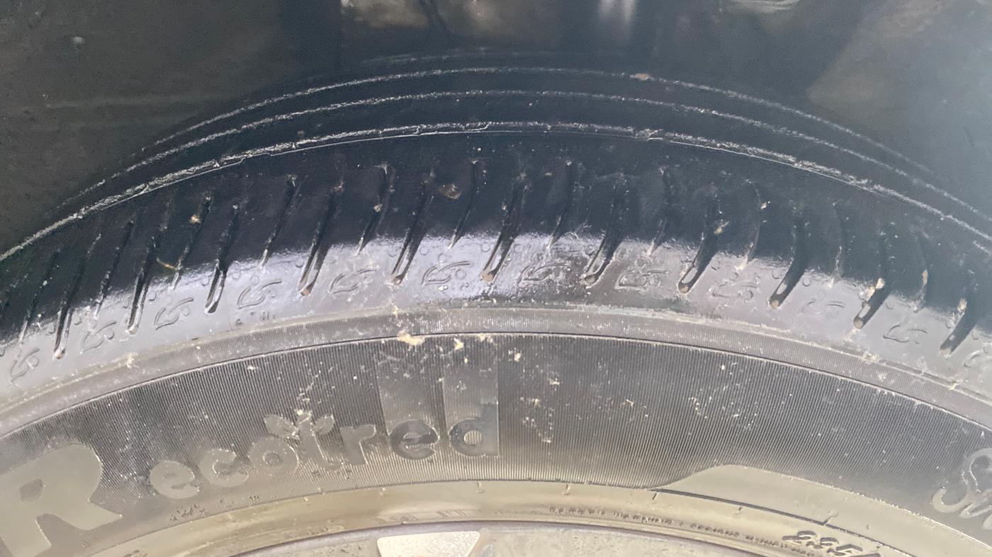 2022 Mahindra XUV700 AX 7 D MT 7 STR, Diesel, Manual, 71,632 km, Right Front Tyre Tread