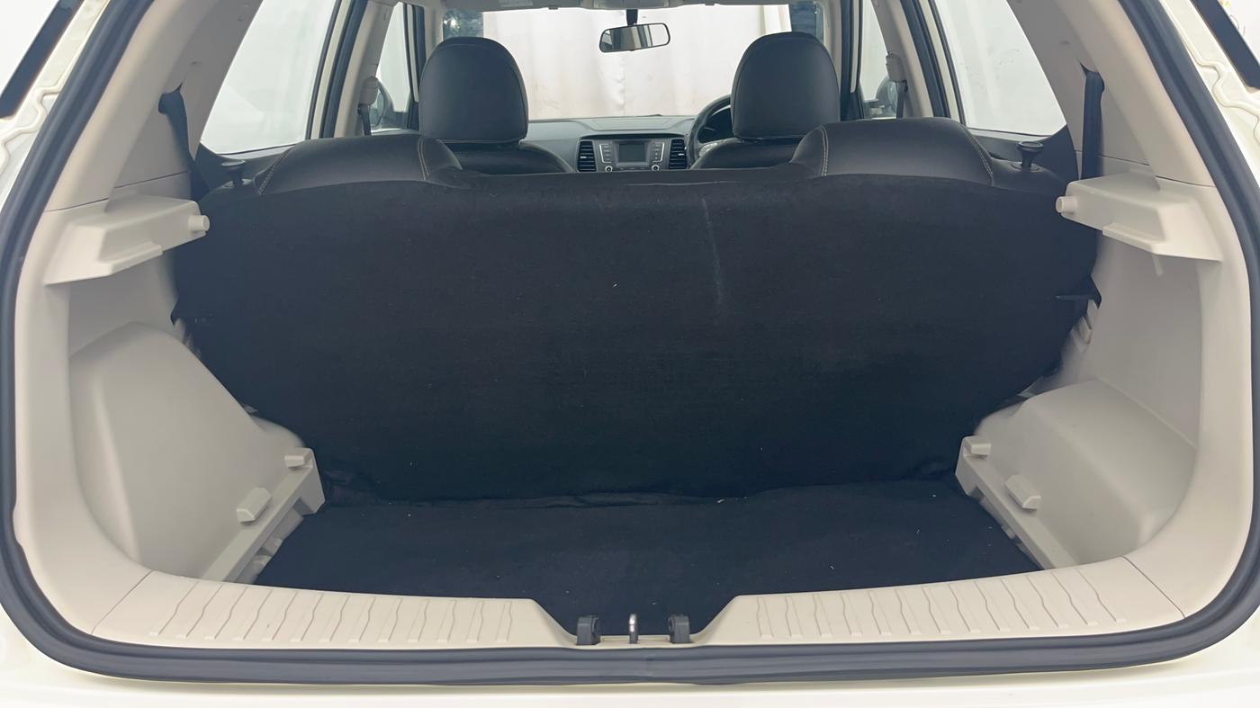 2022 Mahindra XUV300 W6 1.2 PETROL, Petrol, Manual, 20,824 km, Boot Inside