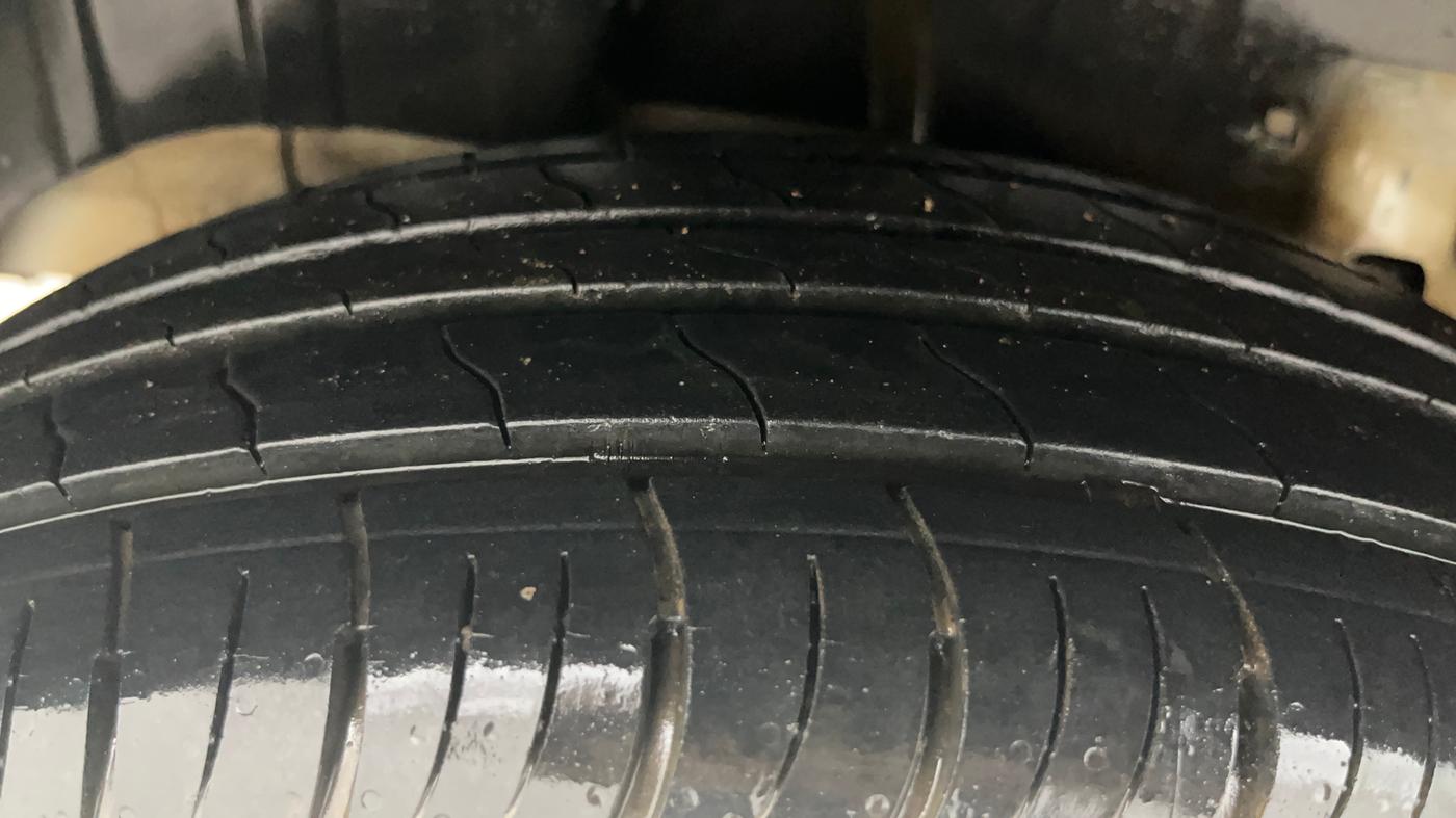 2022 Mahindra XUV300 W6 1.2 PETROL, Petrol, Manual, 20,824 km, Right Rear Tyre Tread